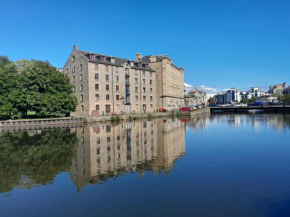 1 Bedroom Flat in Historic Cooperage Apartments Leith